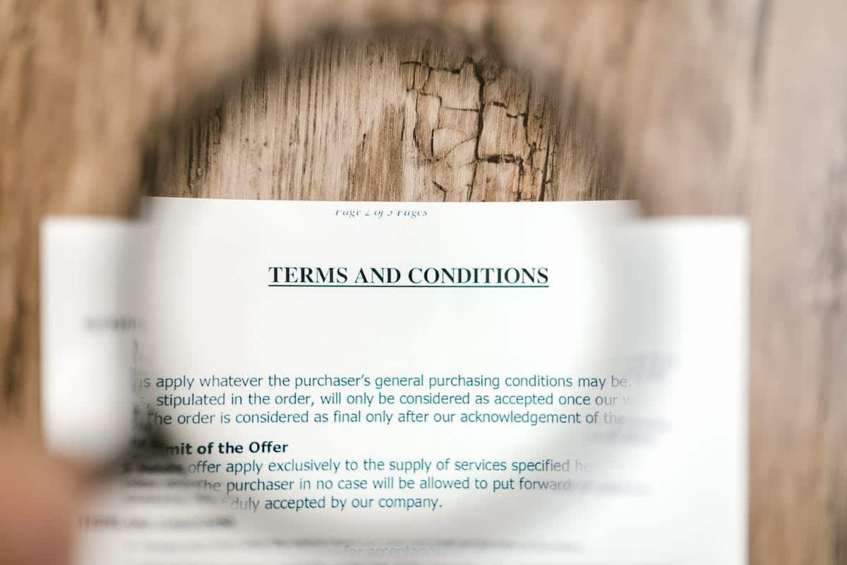 Les clés pour garantir la conformité juridique de votre contrat commercial