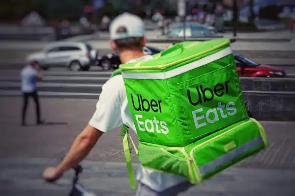 Combien gagne un livreur Uber Eats?