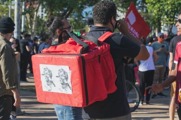 Quels sont les avantages et inconvénients du métier de livreur Uber Eats?