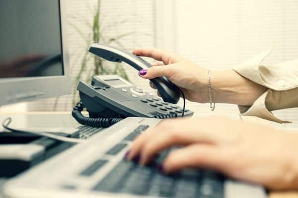 Comment terminer un appel téléphonique ?